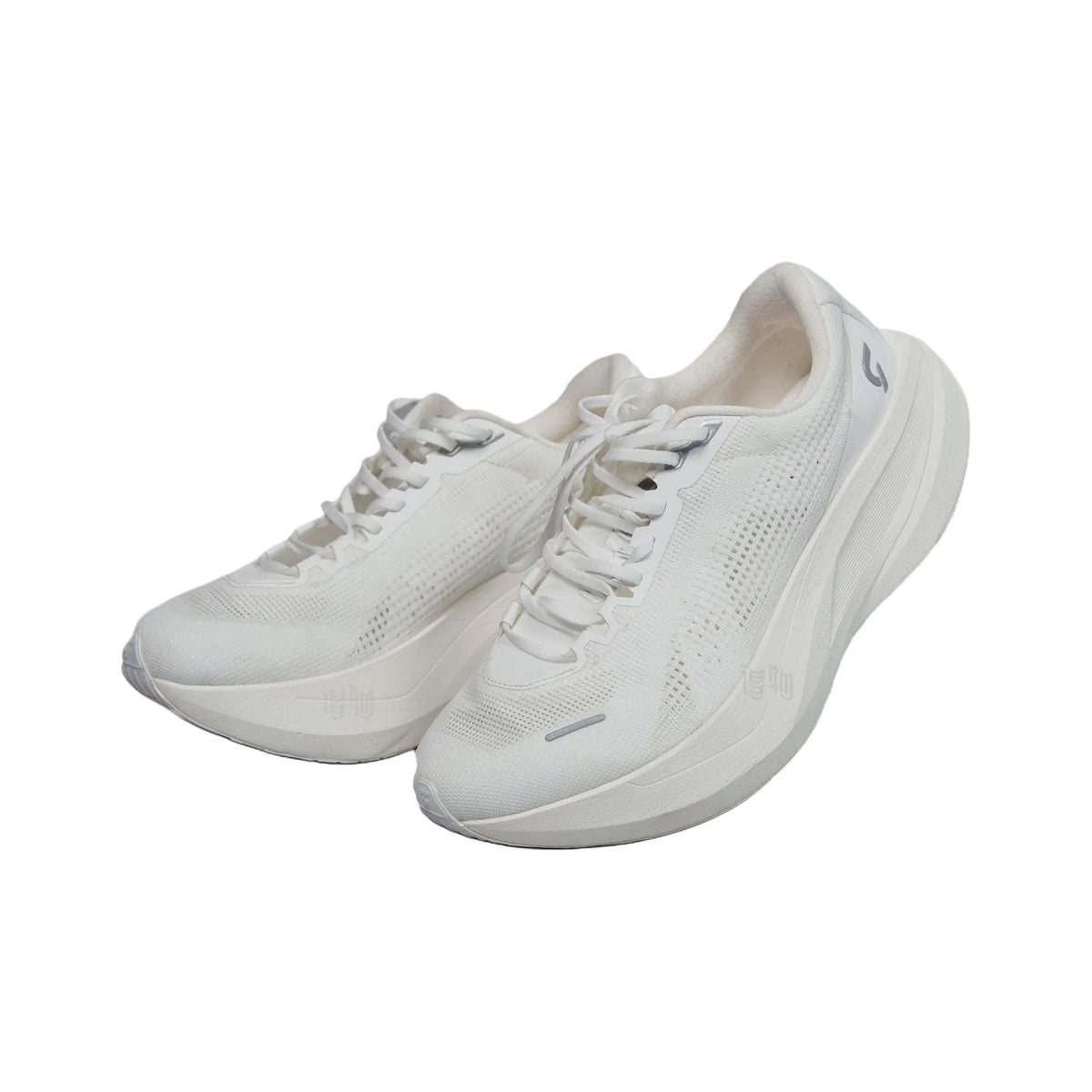 Little Dynafish 'White' | Running Shoes